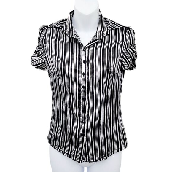 2/$20 Urban Behavior Silver & Black Buttons Down Shirt Top Size: XS - Picture 1 of 9